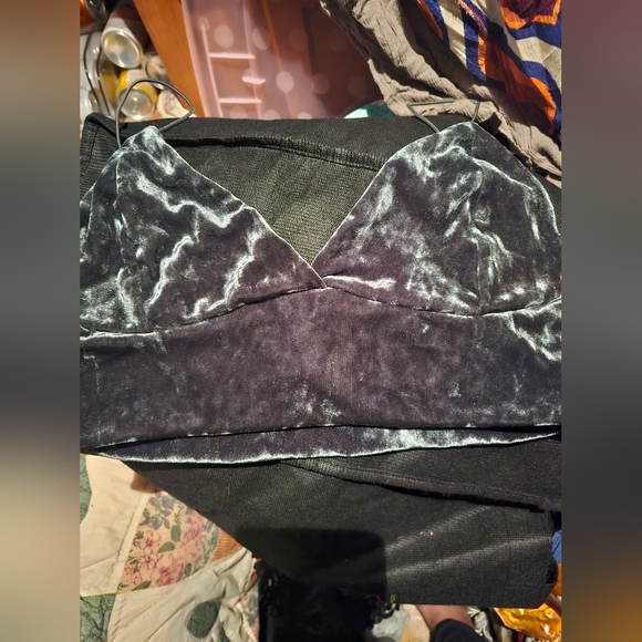 Velvet crop top - Picture 2 of 3